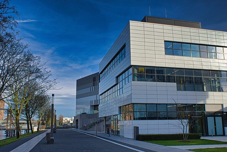 Namun, peringkat juga dapat menimbulkan persaingan yang tidak sehat antar perguruan tinggi dan universitas, serta dapat menimbulkan tekanan bagi para pengajar dan mahasiswa untuk mencapai prestasi yang tinggi. Oleh karena itu, peringkat perguruan tinggi dan universitas perlu dilihat secara objektif dan tidak hanya dari segi peringkat semata.